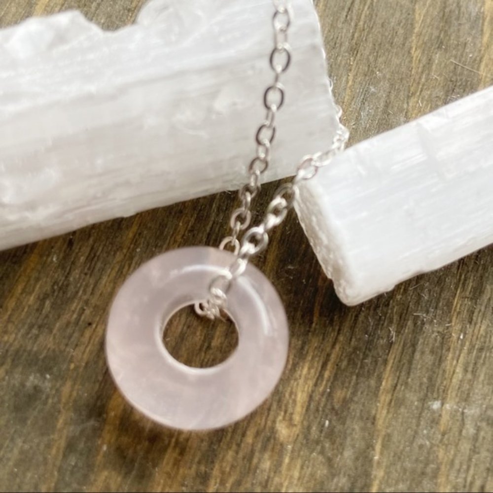 Pink quartz donut dainty worry stone/manifesting deep love and harmony - Picture 4 of 12